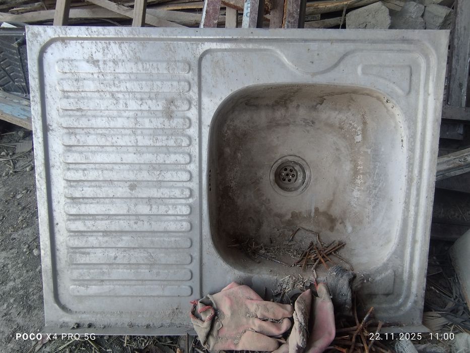 Rakvina sotiladi xolati yaxshi 1 yl ishlatilgan faqat chang bulgan,