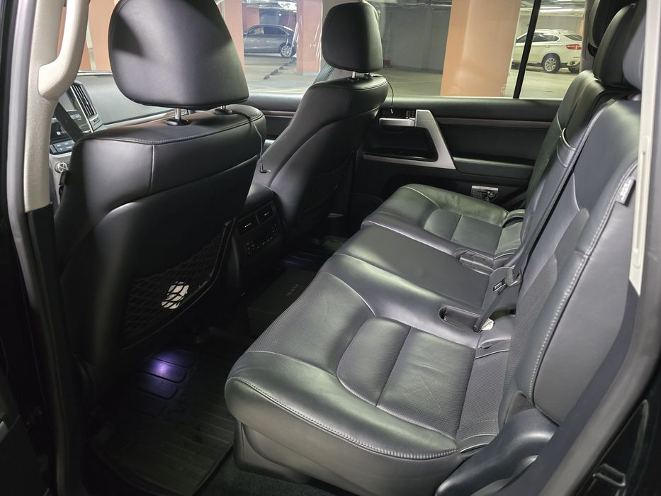 Toyota Land Cruiser V8
