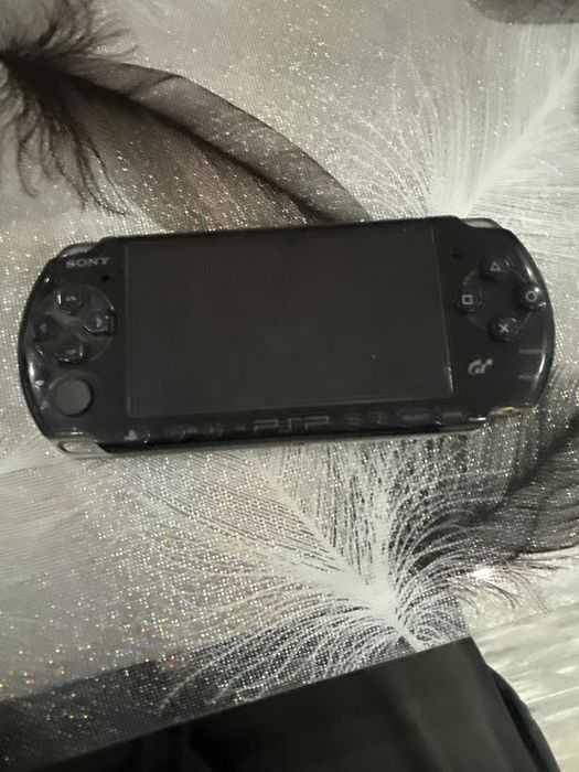 psp Използван Ама работи само батерията му е малко счупен