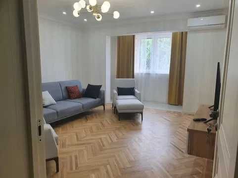 Сдам евро квартиру на Садык Азимова ц1