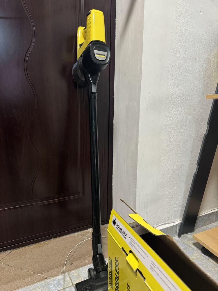 Aspirator vertical Karcher vc4 21v fara fir