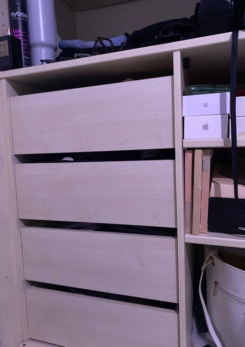 Vând dulap cu uși glisante