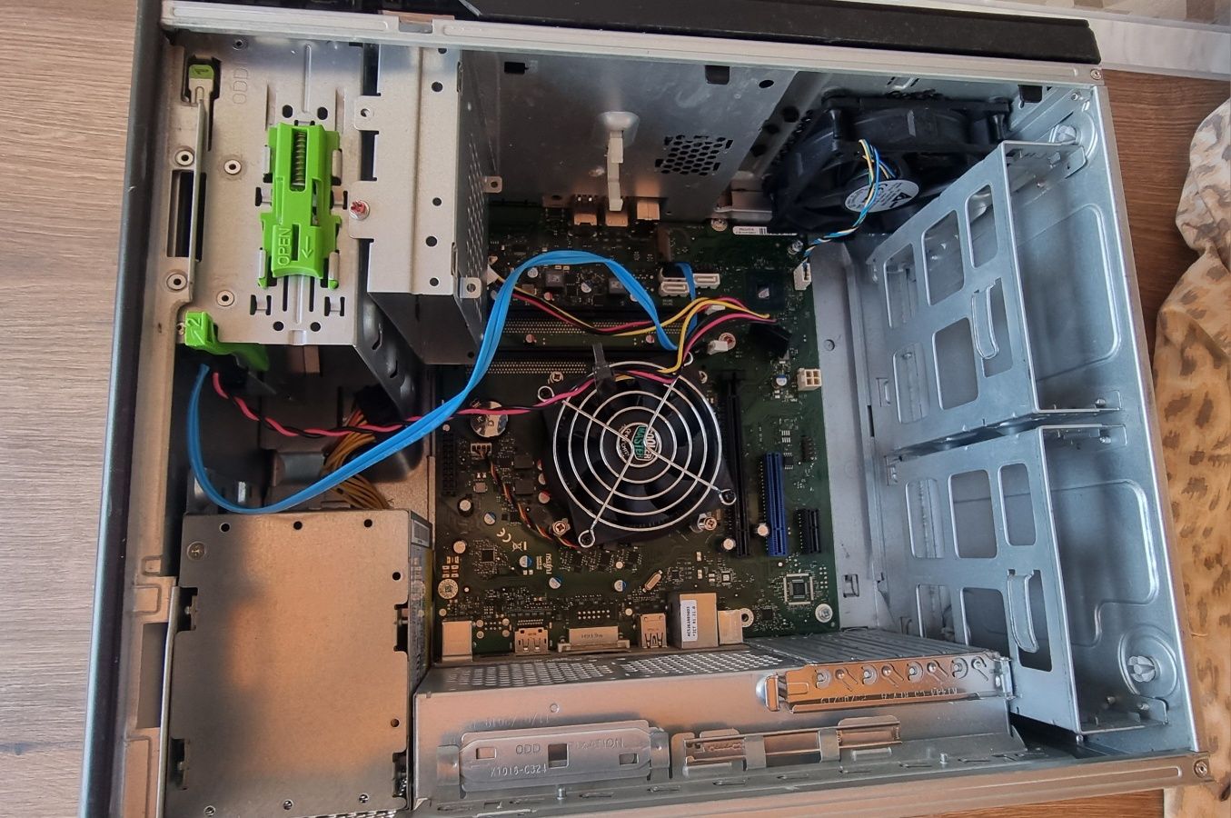 Настолен компютър Fujitsu M16W