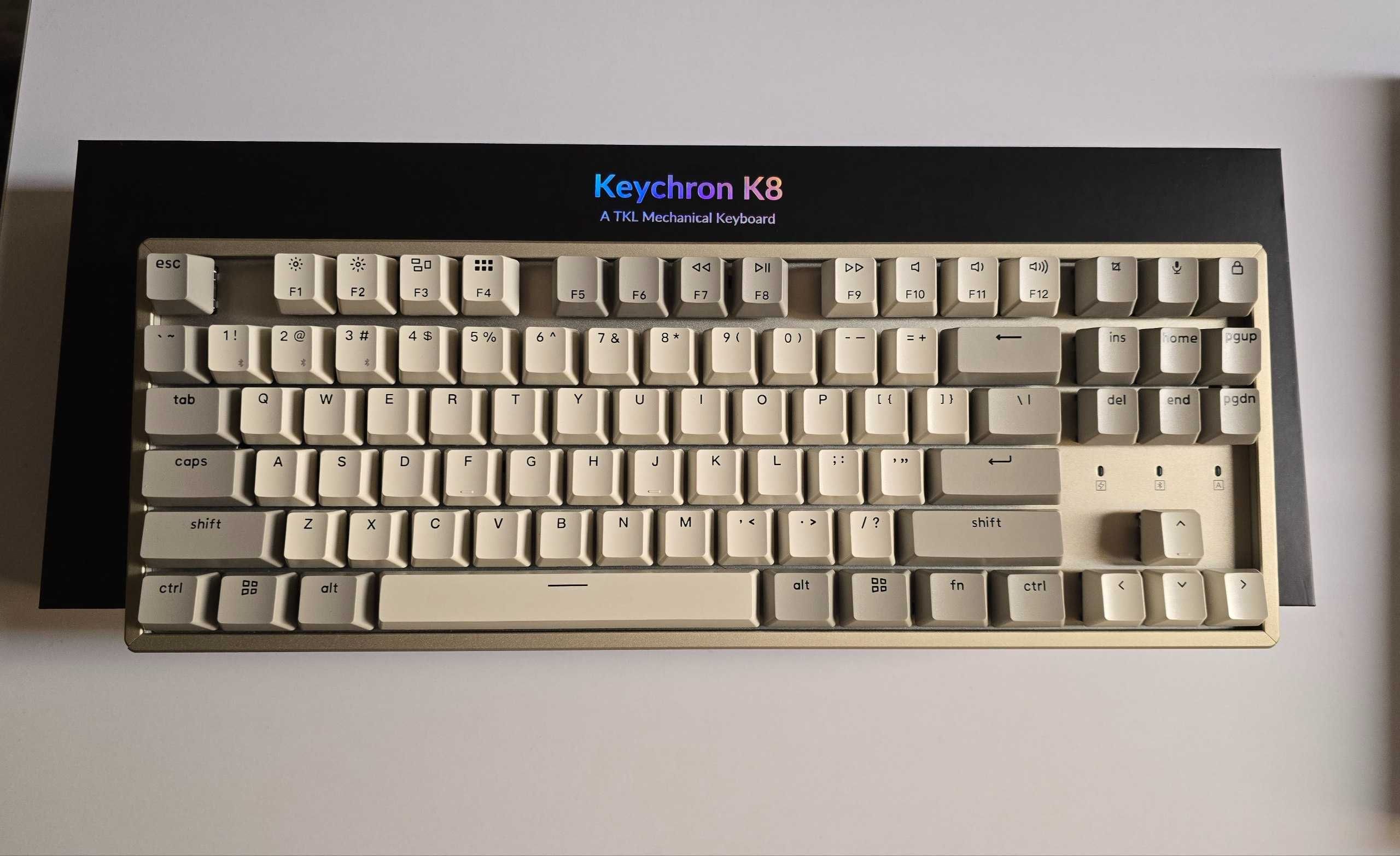 Клавиатуры Keychron К8 и Logitech K380