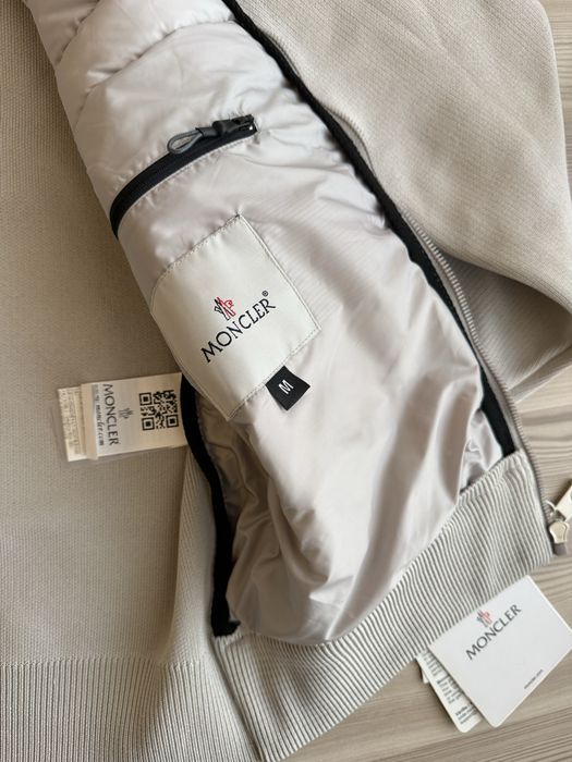 Geaca Moncler gri deschis