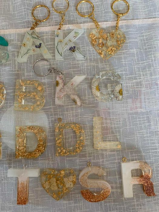 Ключодържатели и книгоразделители от епоксидна смола ЛОТ на ниска цена