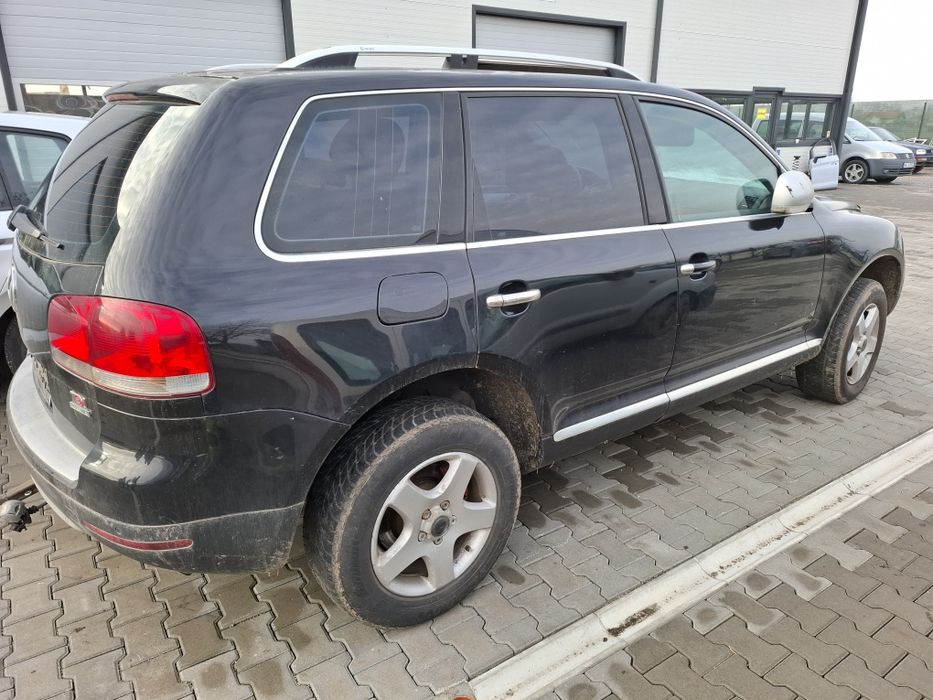 Vand capota,bara,far,usi Touareg