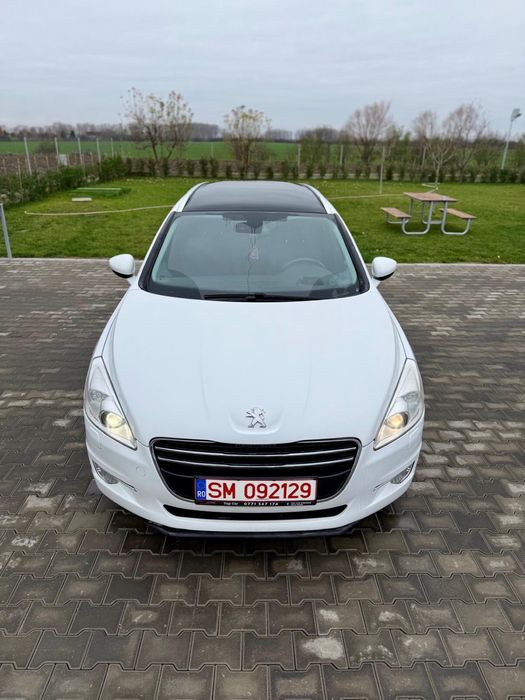 Peugeot 508 SW 2012 panoramic