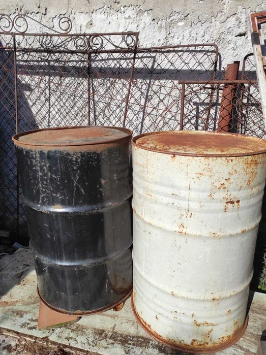 Butoaie din tabla, cu capac, 200l