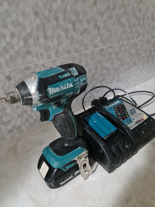 Masina de insurubat makita18v