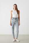 Blugi LC Waikiki “Mom Fit” crop, talie înaltă, albastru pal