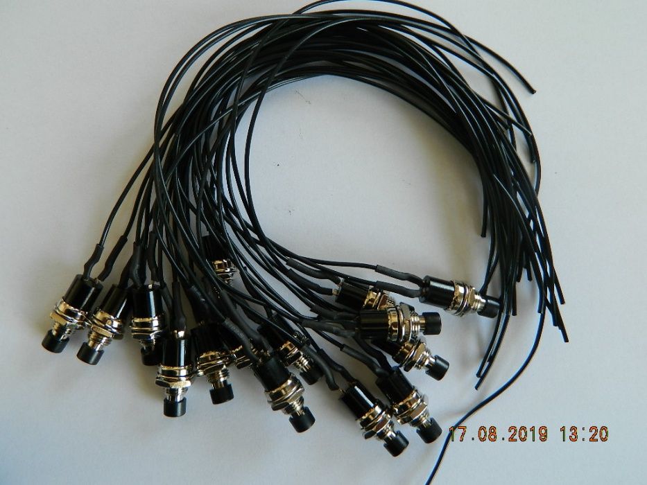 Buton PUSH ON-(OFF)fara retinere negru cu fire 0.5A 250V