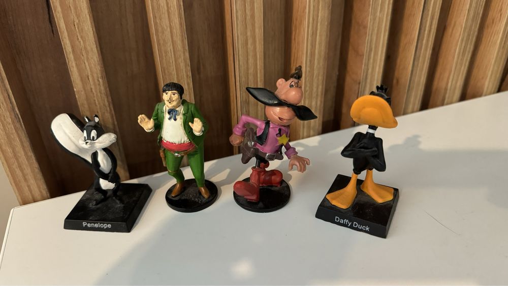 Масивни фигурки за колекционери футболисти и герои от филми