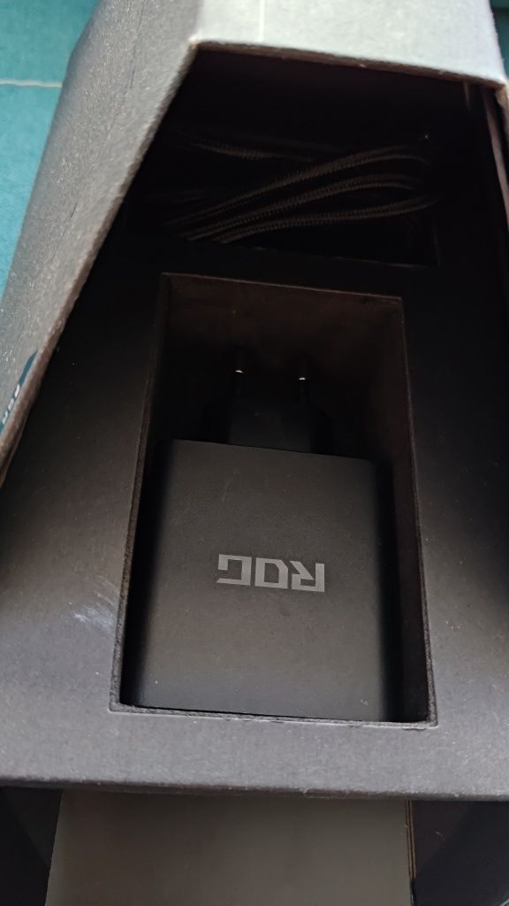 Продавам Asus Rog Phone 6D Ultimate 16Gb ram 512Gb storage