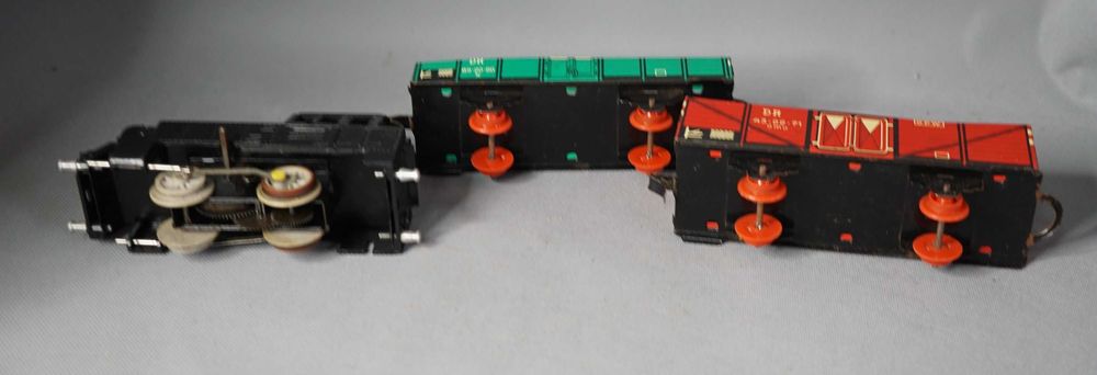 Стара Немска Механична играчка влак локомотив вагони комплект с кутия