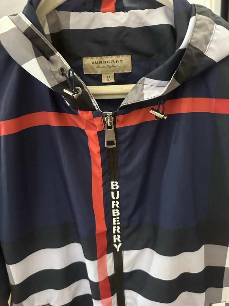 Тънко шушлеково яке Burberry