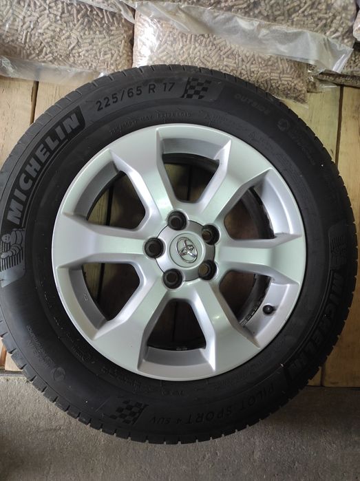 Джанти с гуми за Тойота Рав4 17 оригинални.  4