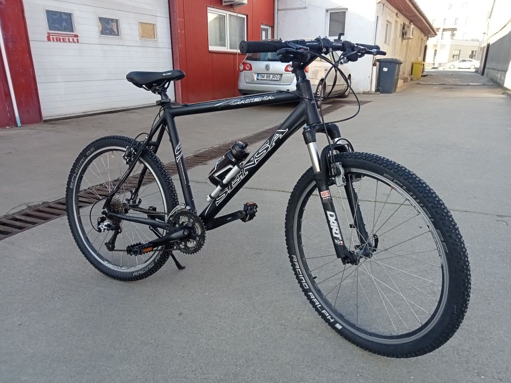 Vând bicicleta din aluminiu