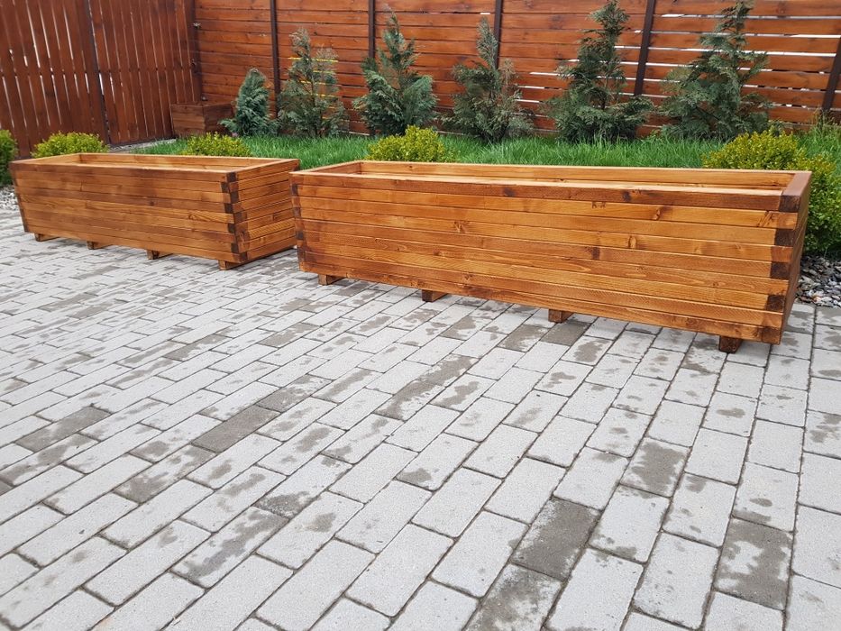 Jardiniere din  lemn