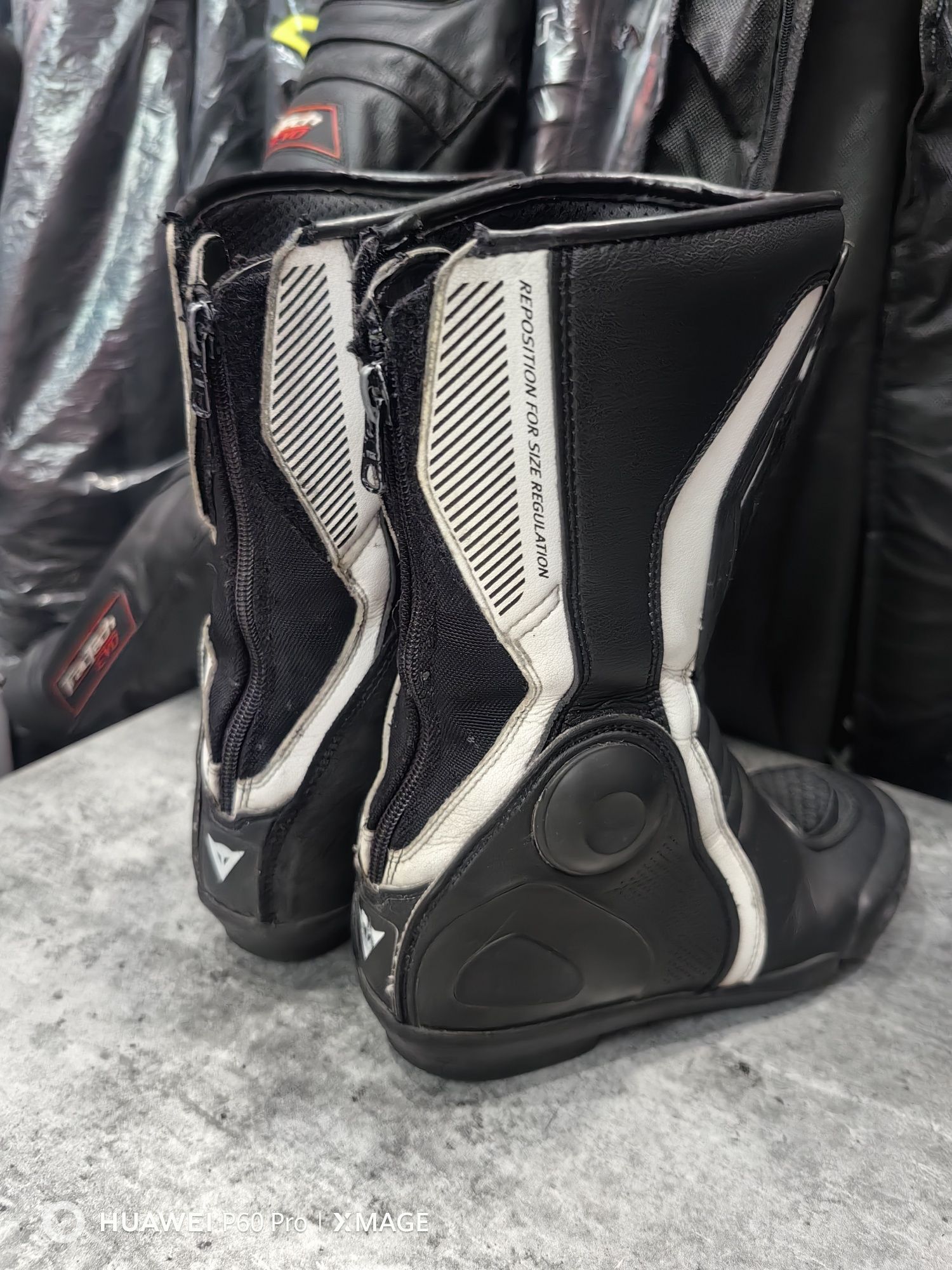 Мото ботуши Dainese номер 38
Номер 38