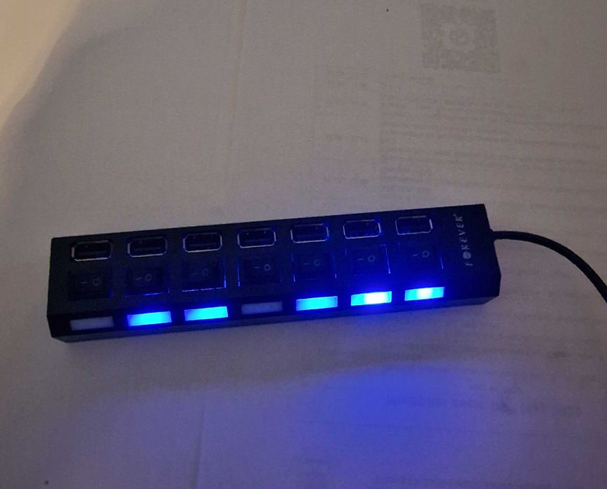 Hub USB cu 8 porturi si întrerupător