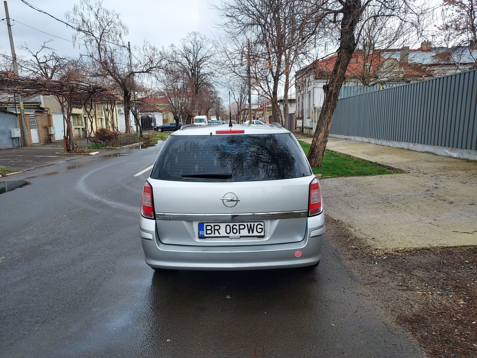 Propieter vând Opel astrah,benzina