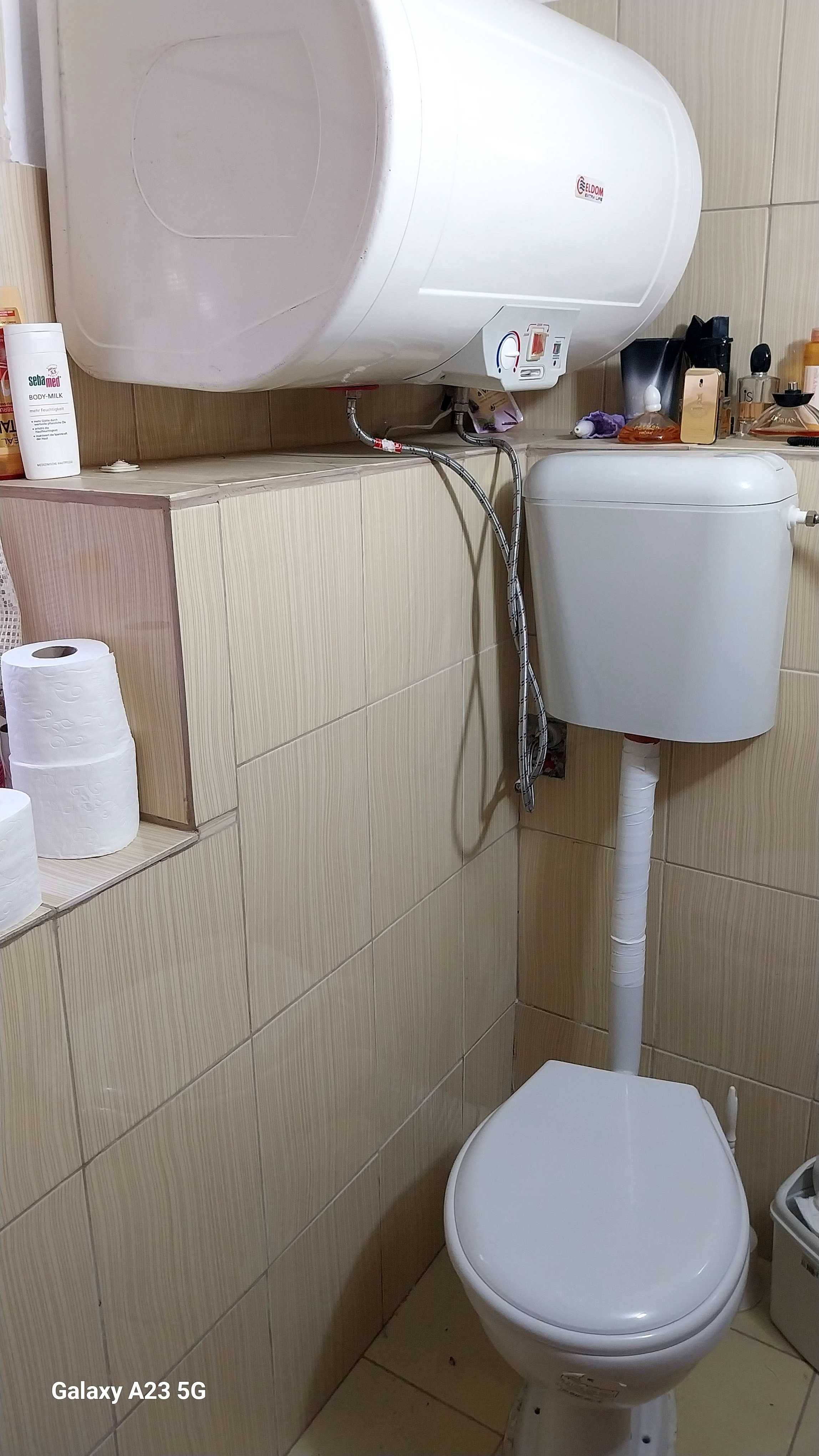 Продавам къща с голям двор в село  9293 Стефан Караджа.