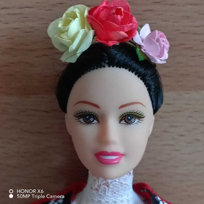 Сувенирна кукла Искра с Копривщенска народна носия.