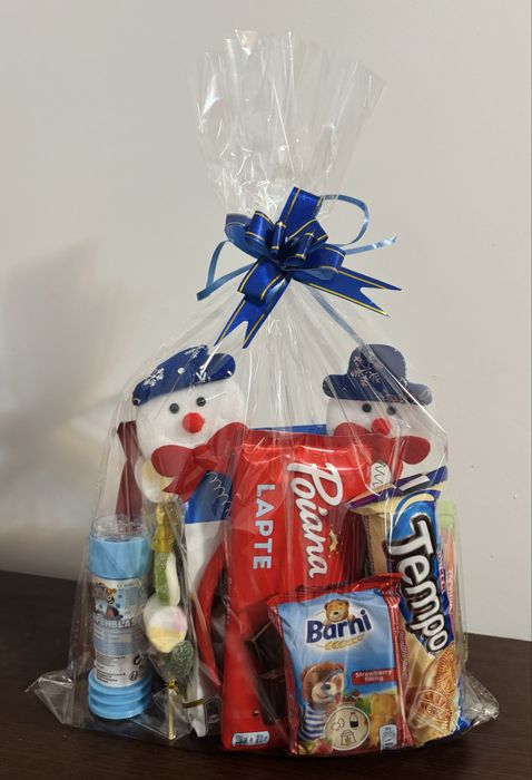 Punguta cu dulciuri si jucarie pentru Mos Craciun