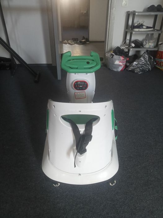 bolalar moshinasi sotiladi