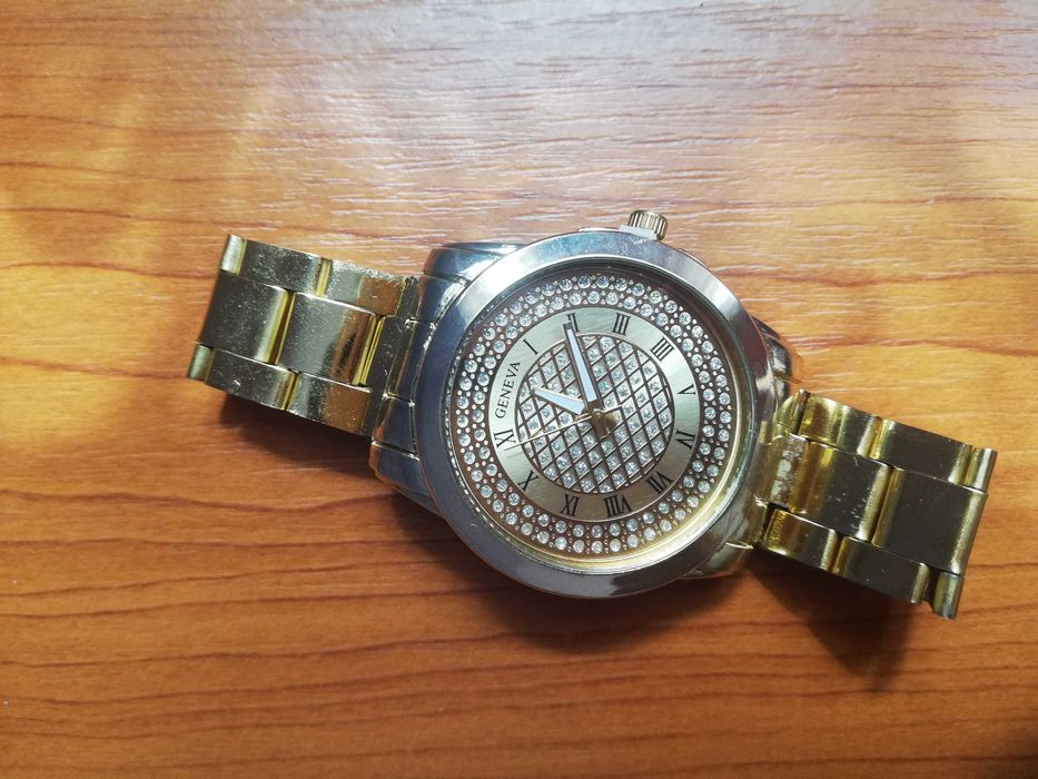 Ceas Geneva auriu