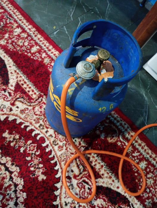 Vând frigider/aragaz(butelie)