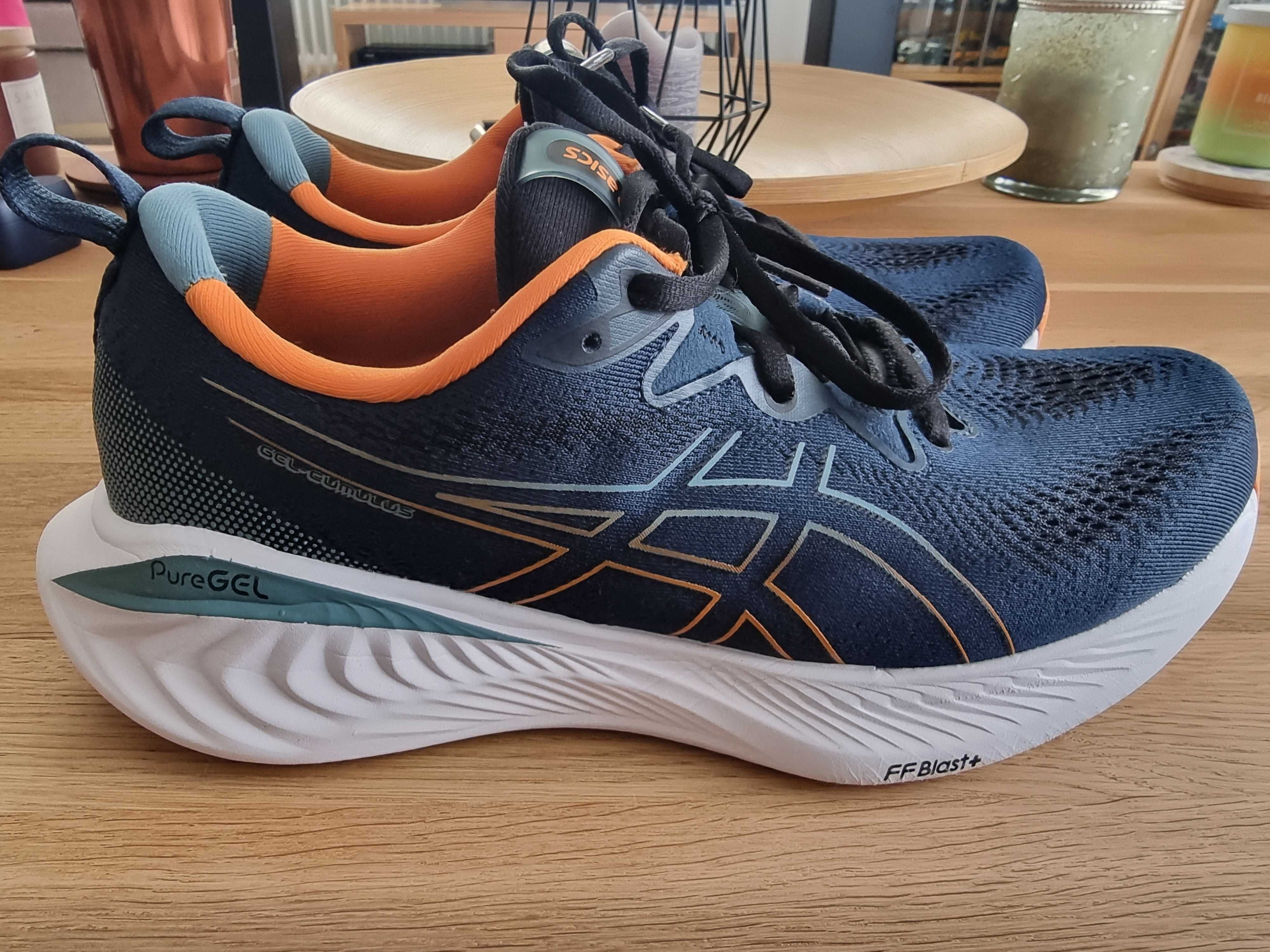 Se vinde pantof sport Asics Cumulus pur gel