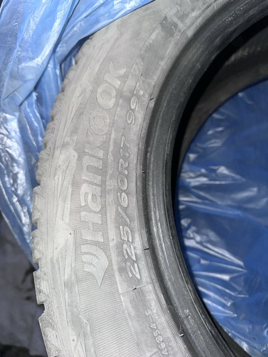 Зимние шипованные шины Hankook 255/60 17