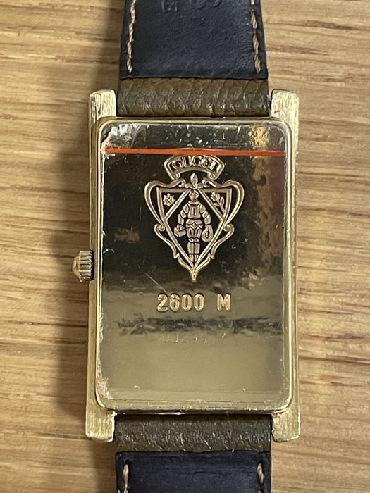 Дамски часовник GUCCI  модел 2600М