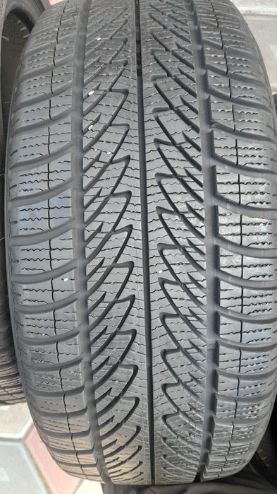 Vand 4 anvelope de iarna 215 45 r17 GOODYEAR foarte bune