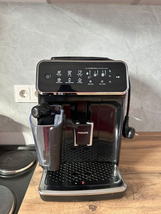 Кофемашина Philips LatteGo EP3241 черный