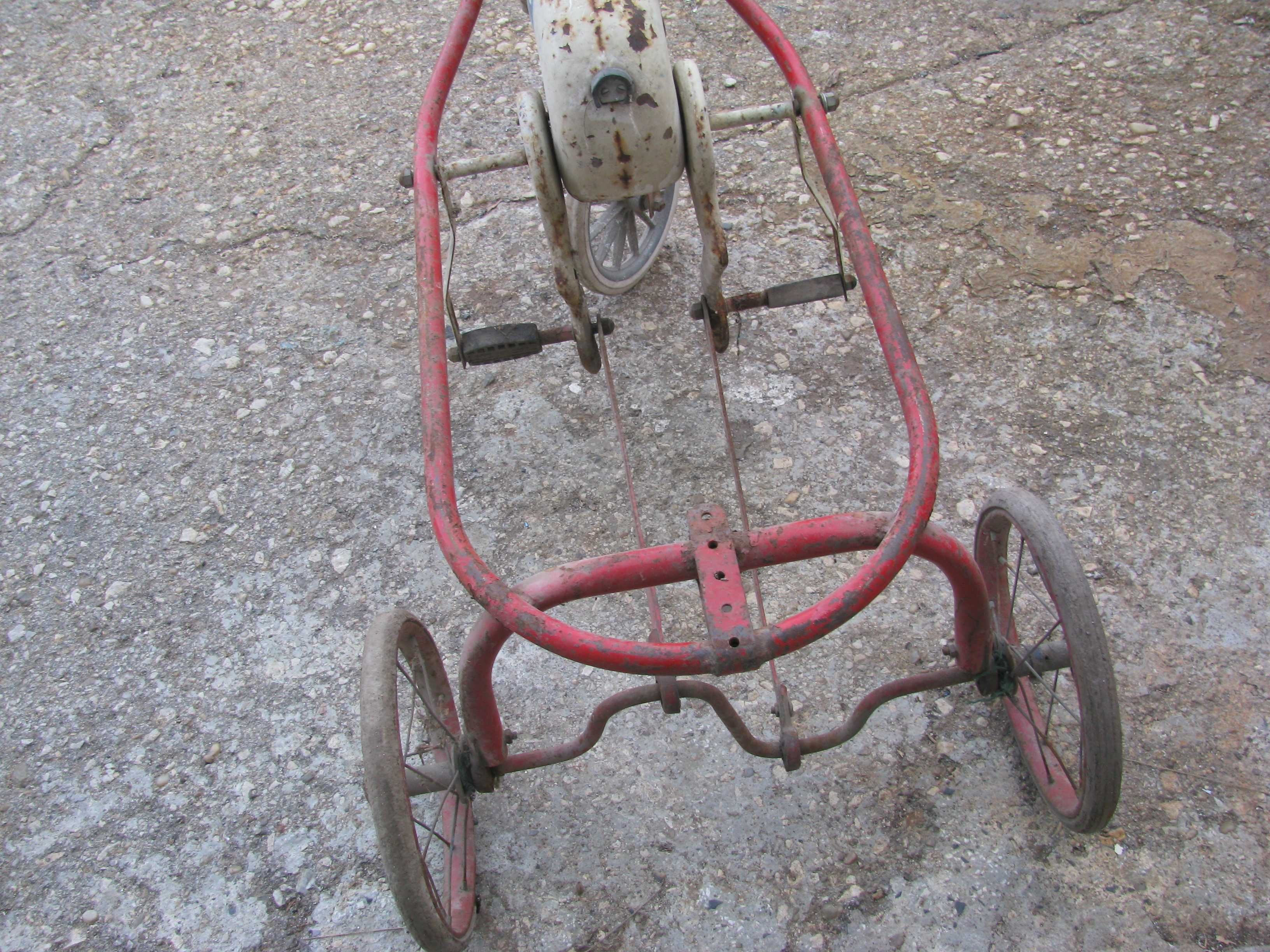 Детска количка, метална с педали  конче