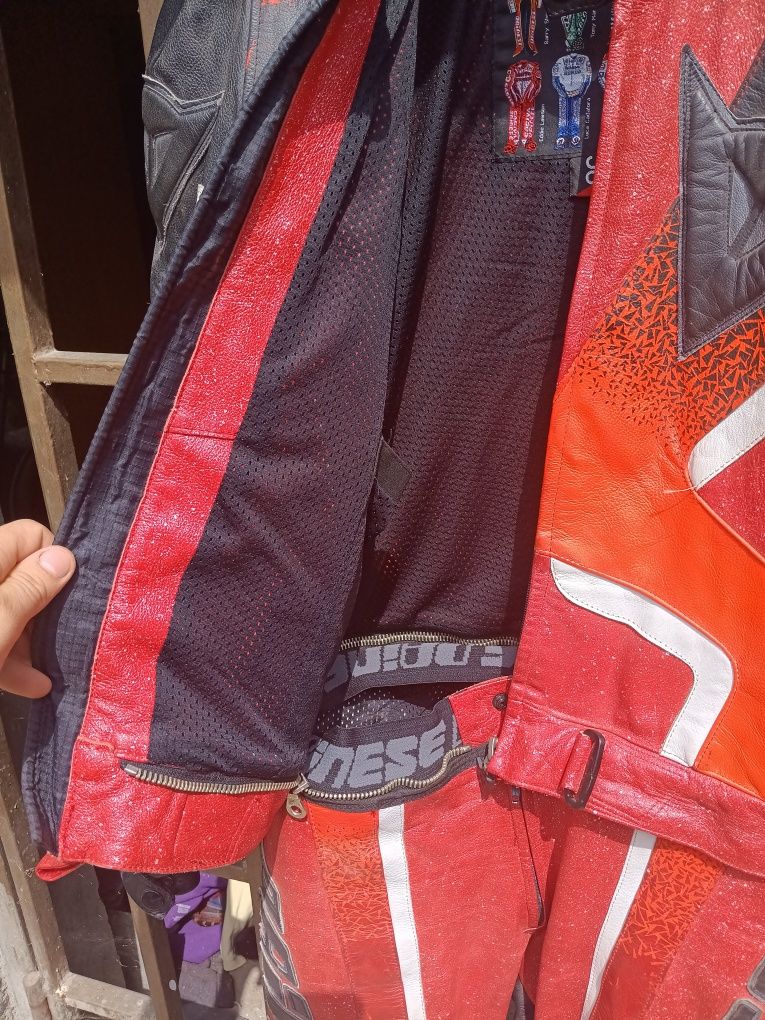 Продавам мото екип  Dainese
