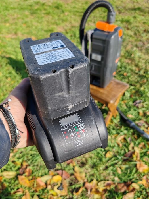 Aspirator TASKI Aero BP-B cu acumulator și incarcator