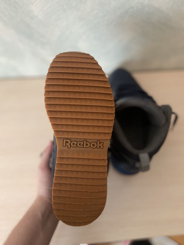 продам Зимние кроссовки Reebok