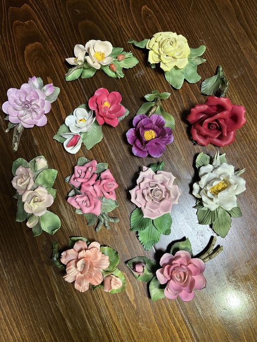 Колекция от 12 порцеланови рози