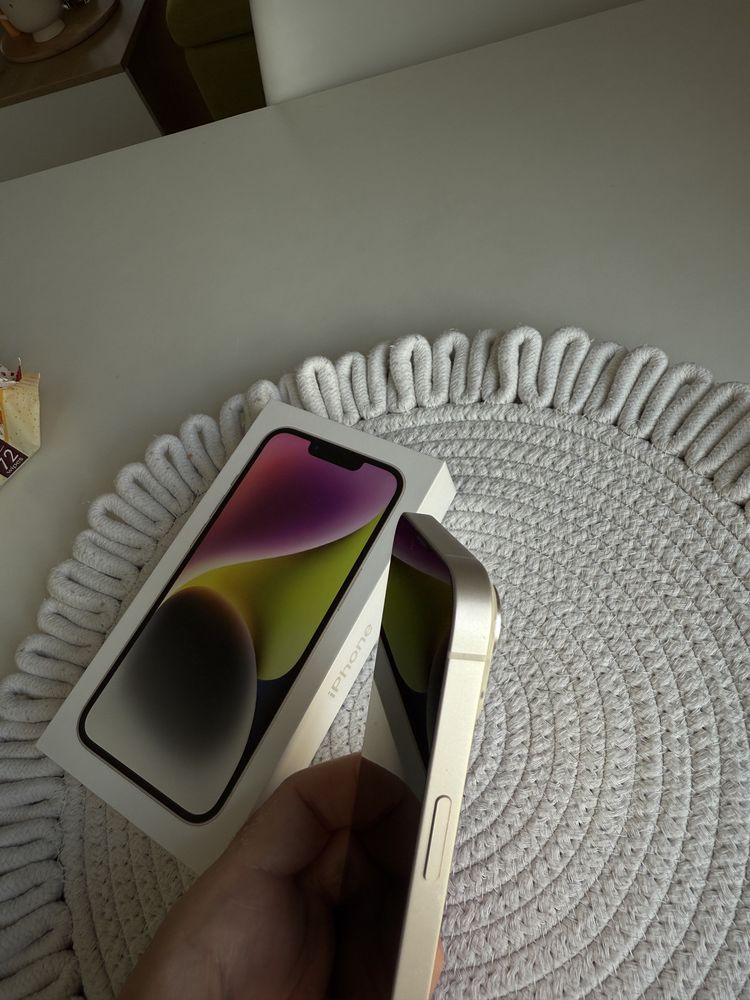 iPhone 14 / 128гб / бял