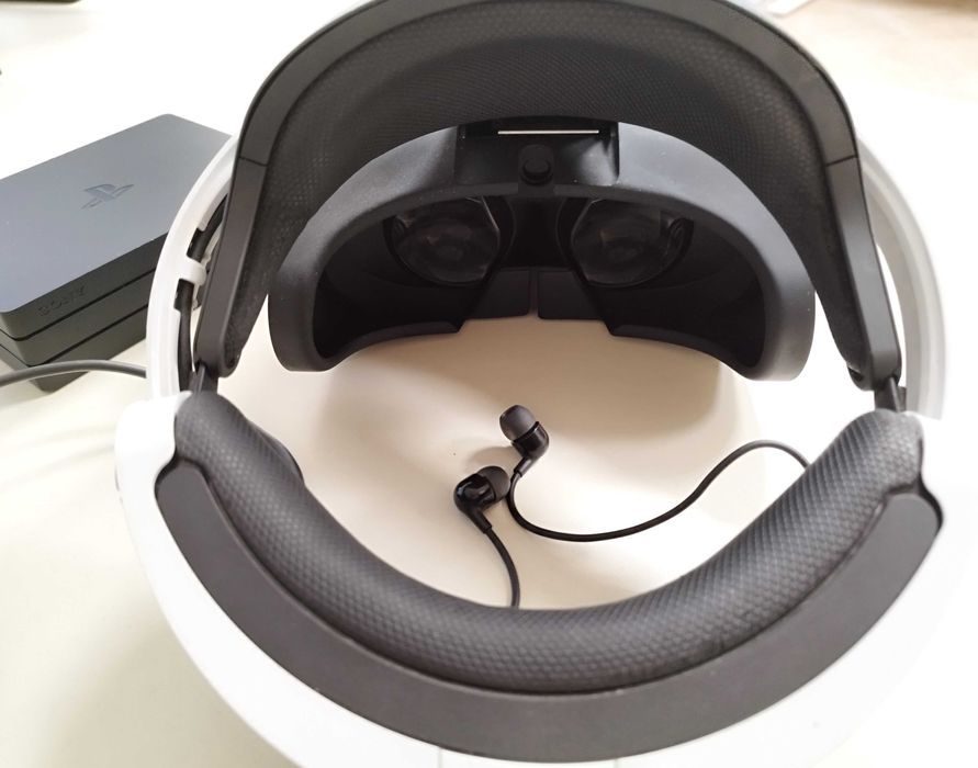 Комплект Sony PlayStation VR очила + PlayStation Camera V2