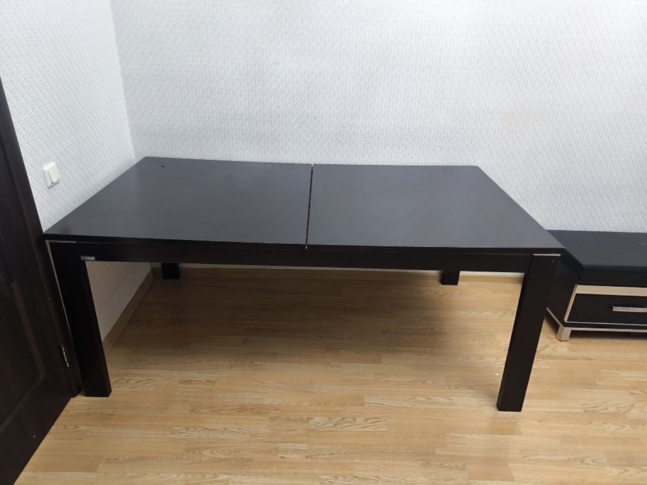 Продам стол для гостиной или зала