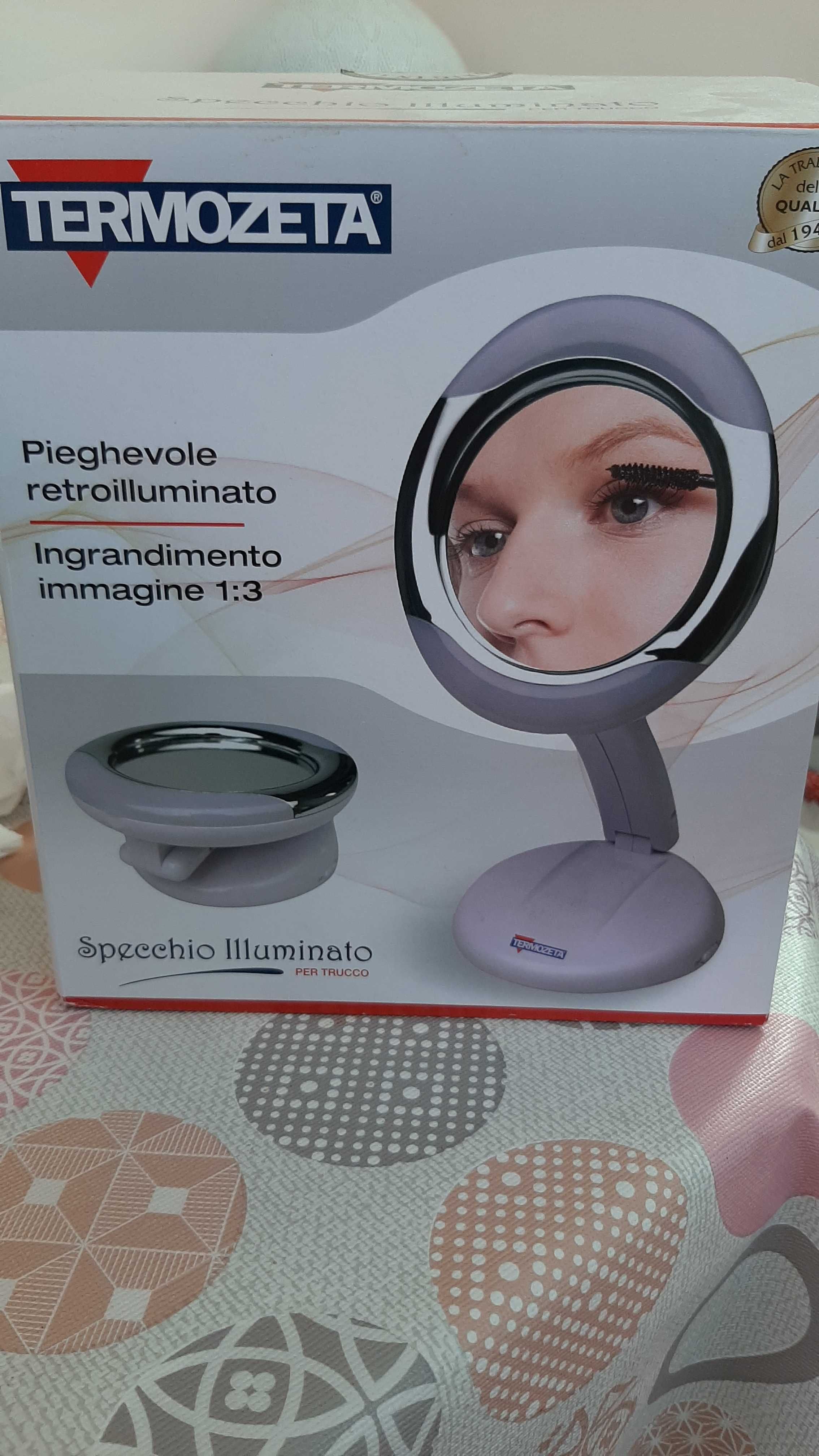 Oglinda cosmetica cu lumina