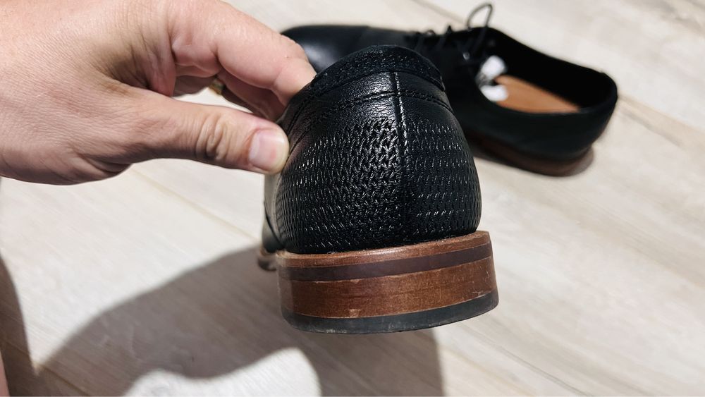 Pantofi Aldo aproape noi