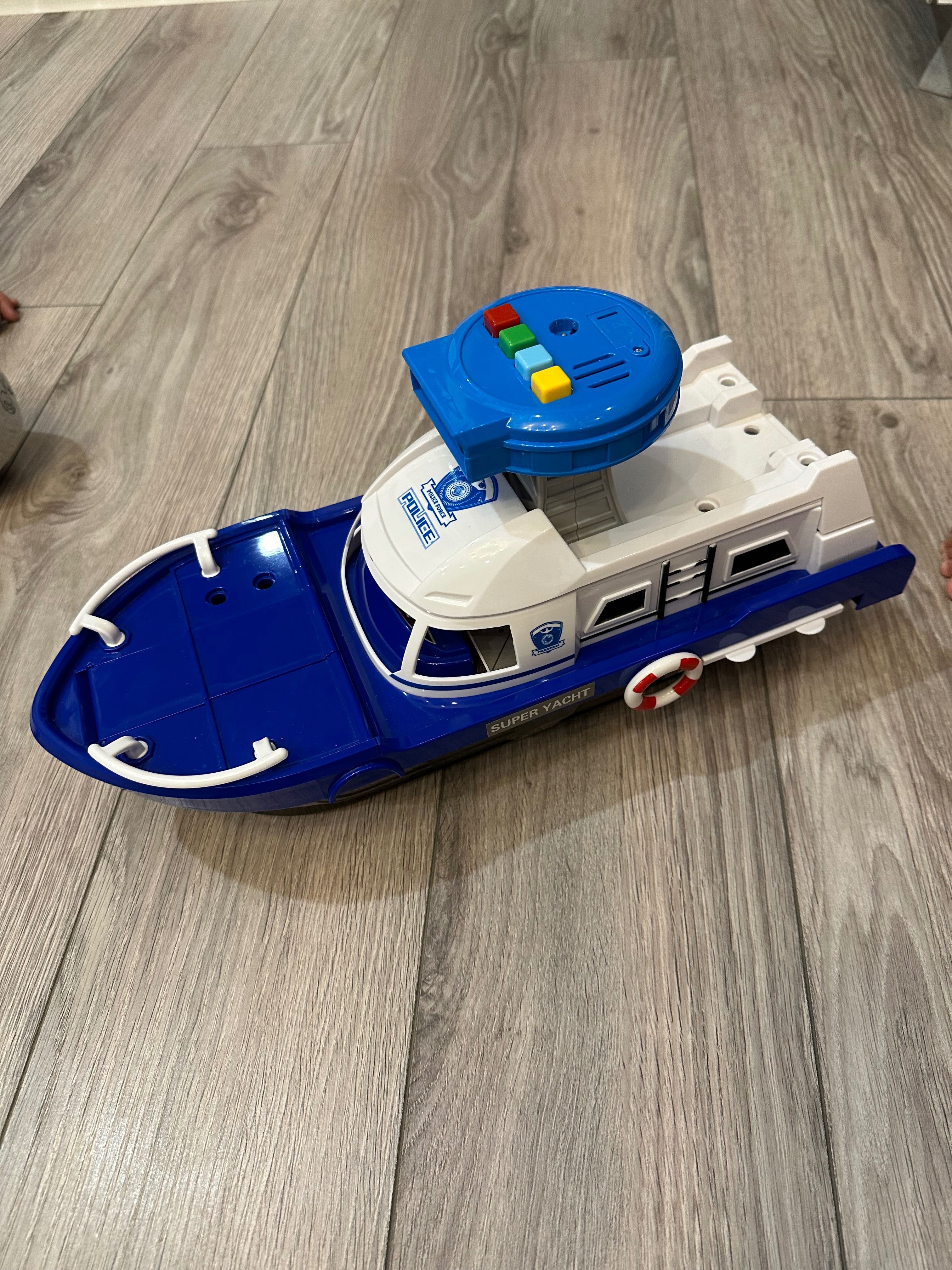 Продам игрушку корабль