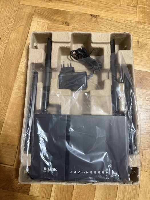 РУТЕР D-LINK DIR-825 E ROUTER и N300 Безжичен усилвател DAP-1330