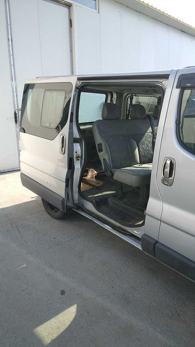 Usi Stanga/Dreapta laterale Renault Trafic 2010